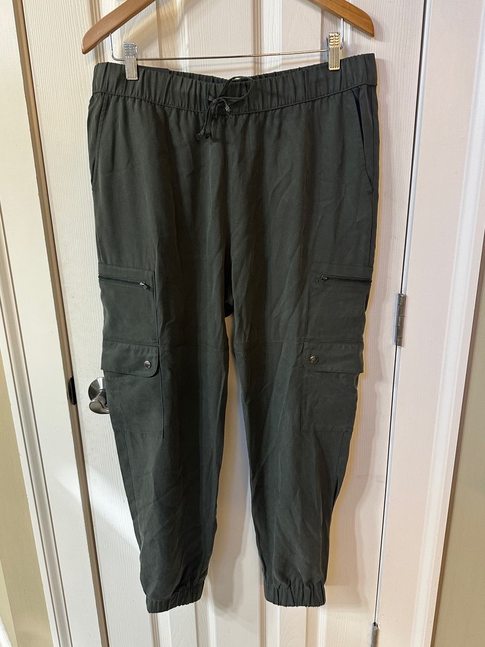 Banana Republic Womens Olive Green TENCEL Utility Cargo Joggers Pants NWT New! L
